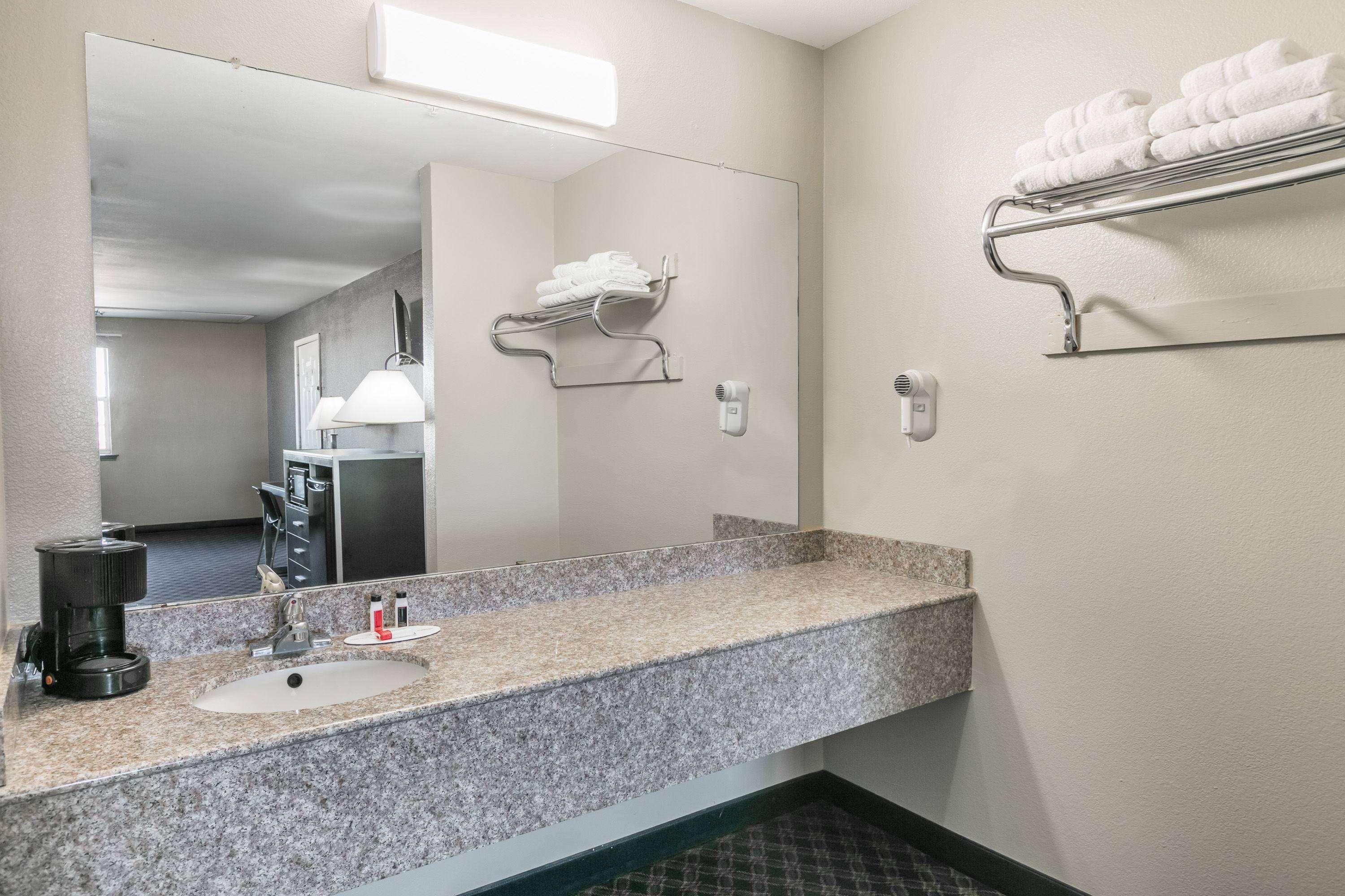 Super 8 By Wyndham Arlington Near At&T Stadium Экстерьер фото