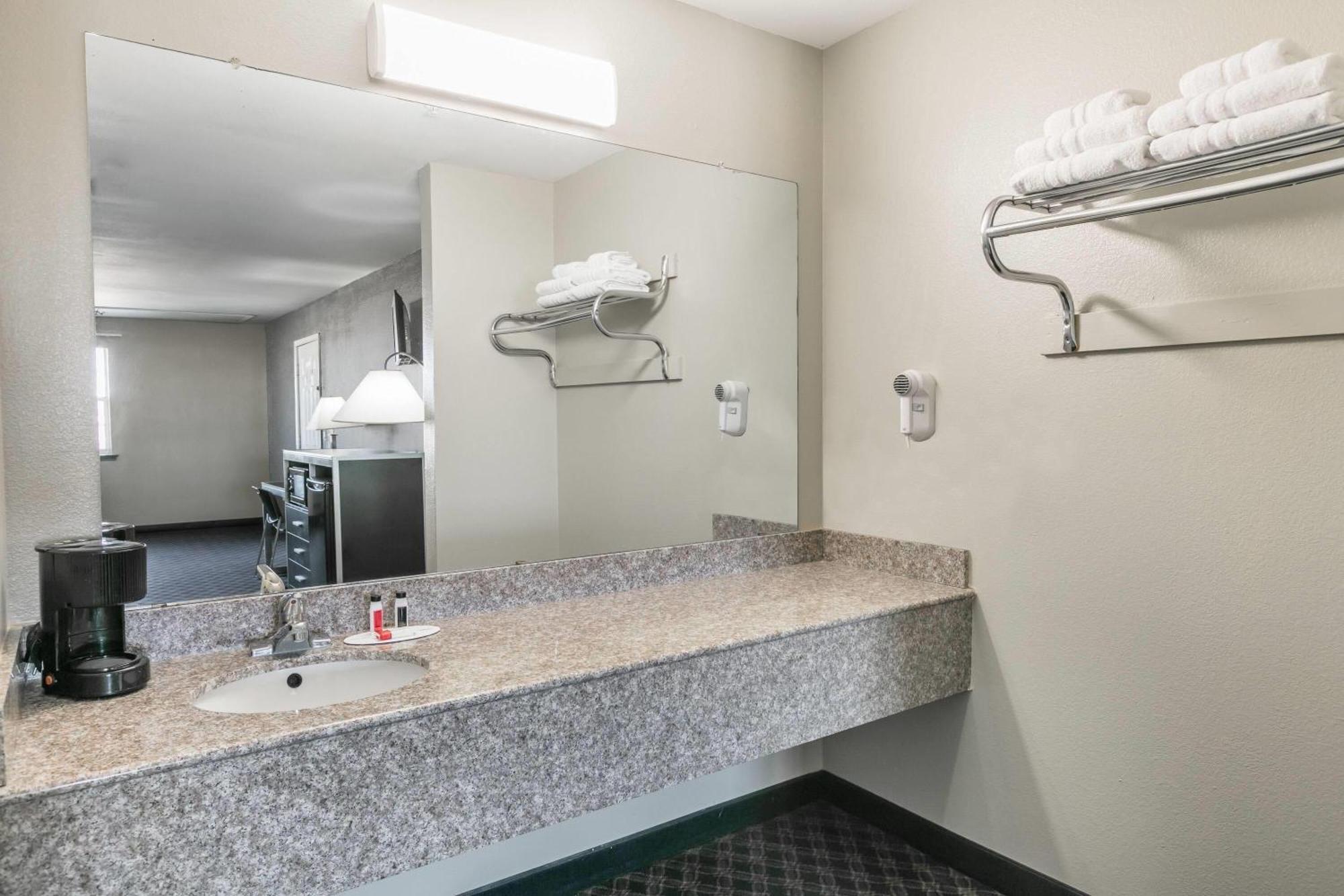 Super 8 By Wyndham Arlington Near At&T Stadium Экстерьер фото