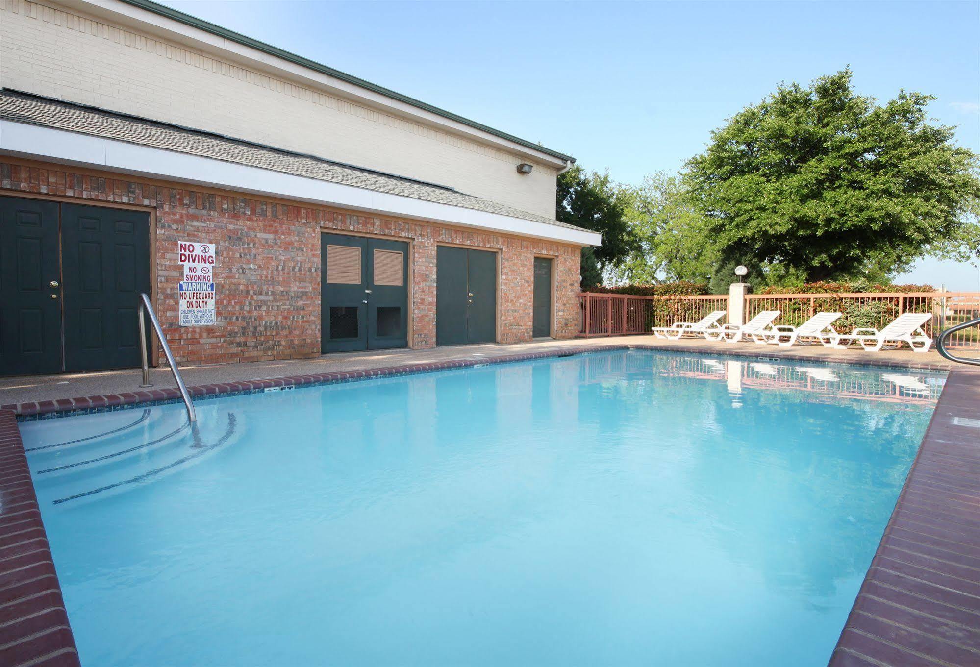 Super 8 By Wyndham Arlington Near At&T Stadium Экстерьер фото